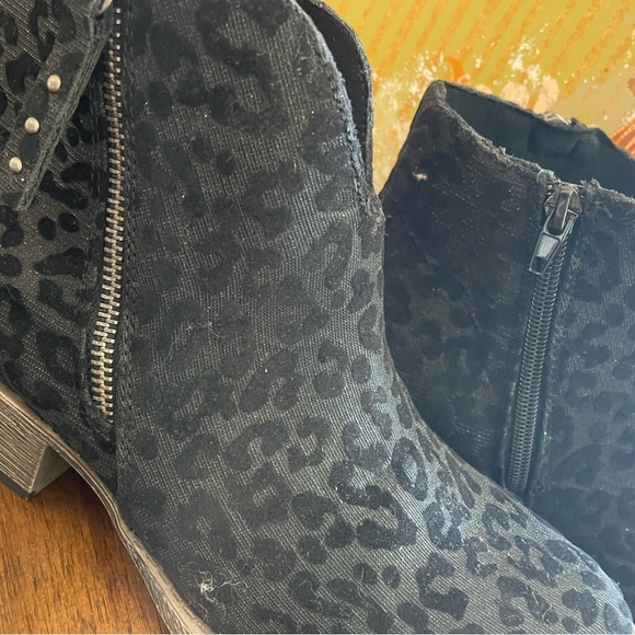 Buckle Very G Black Leopard-Print Ankle Booties - Picture 4 of 9